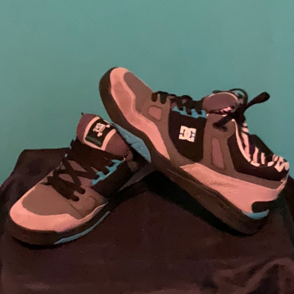 DC Shoes-Grey/Blue Mens size 10